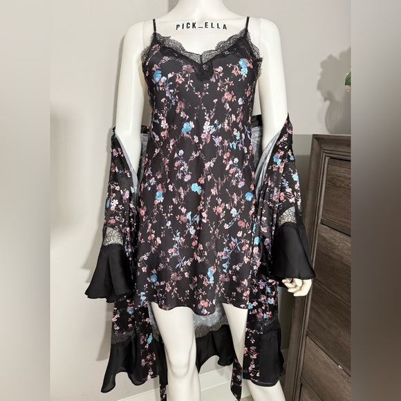 XS/S 2PcVs Victoria’s Secret Flounce Satin robe ruffled w/lace black blue flower